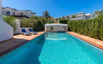A villa divided into two separate homes in El Albir.
